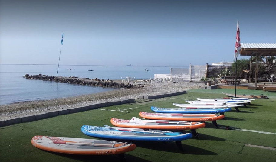 wind surfing beach nearby